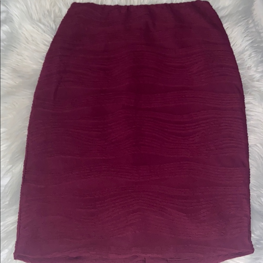 Burgundy ribbed form fitting skirt